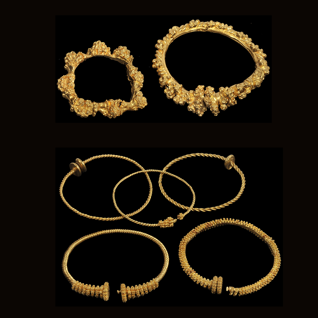 Ensemble de bijoux celtes en or : 6 torques (colliers rigides) et 1 brassard.