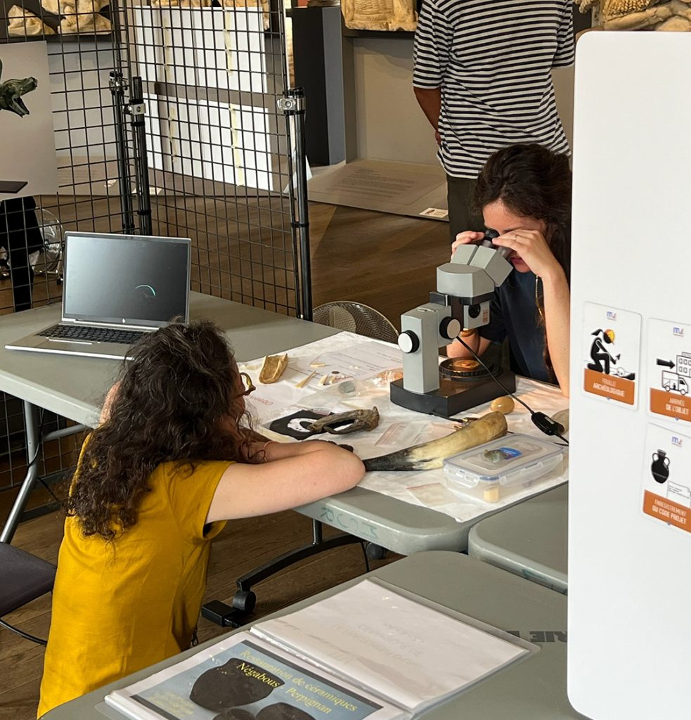 Un stand du village de l'archéologie